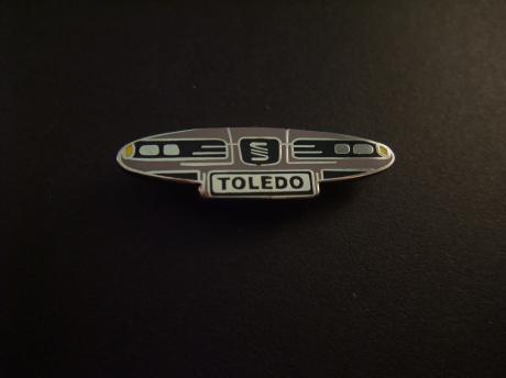 Seat Toledo sedan. gezinsauto grijs logo